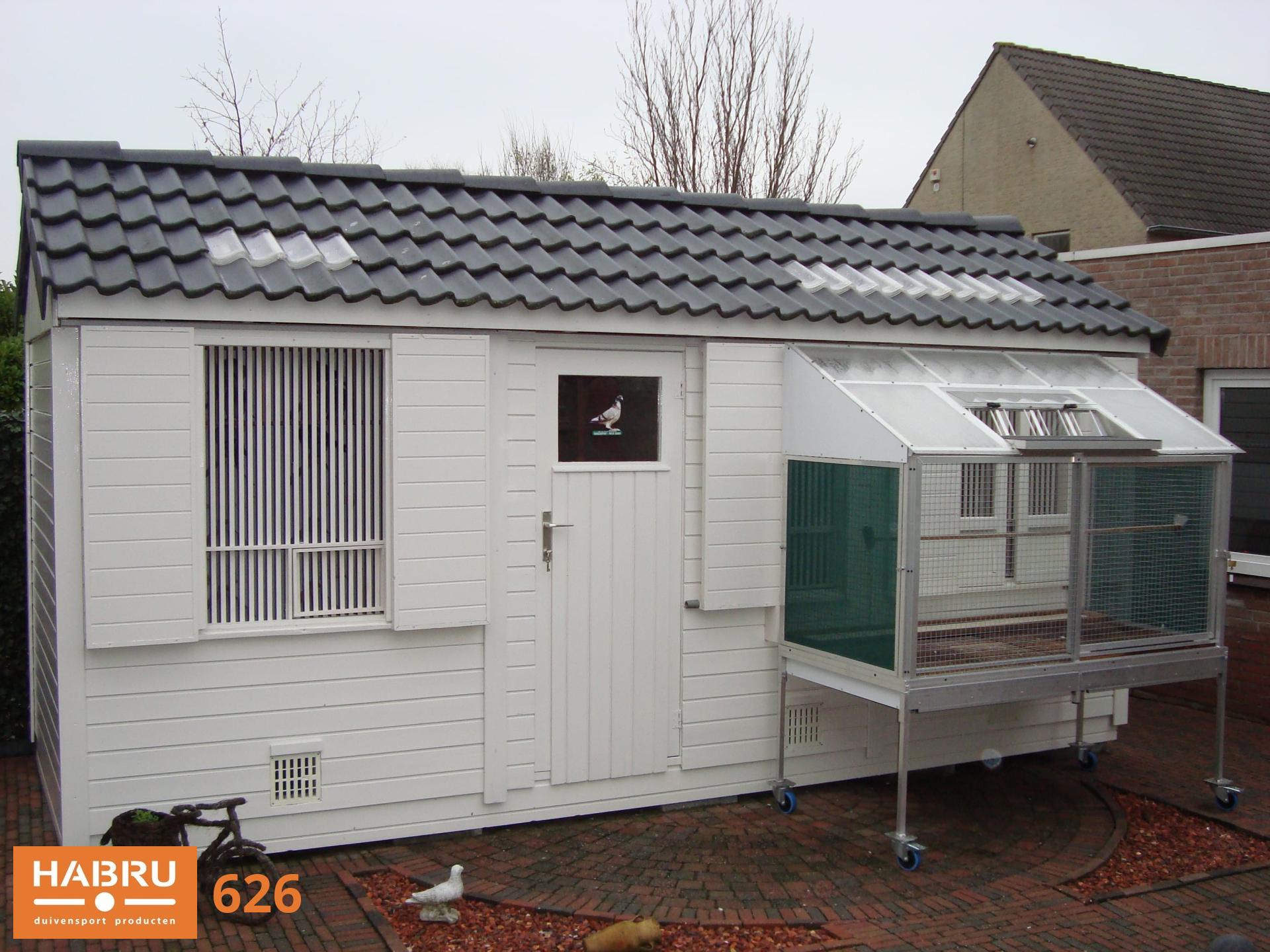 Foto 626: Frank en zijn duivenhok met ren 010.jpg
